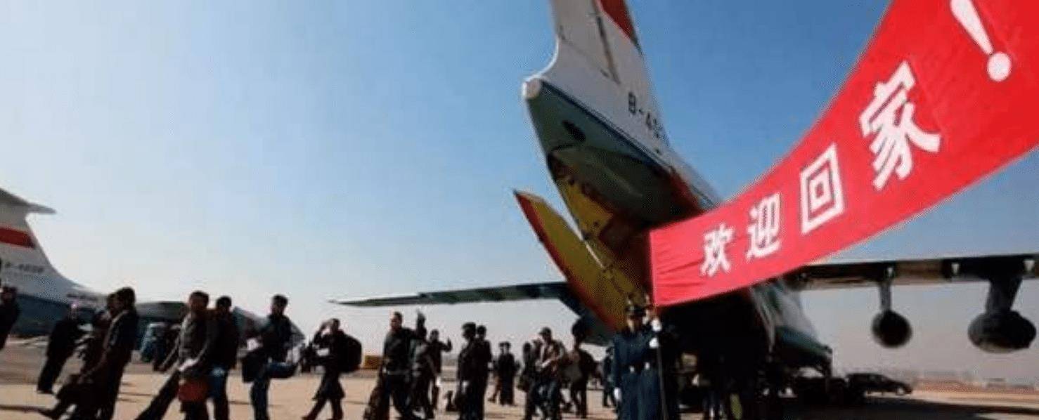 "中国式撤侨"惊艳全球,外国人感叹:这哪是撤离,简直更像阅兵