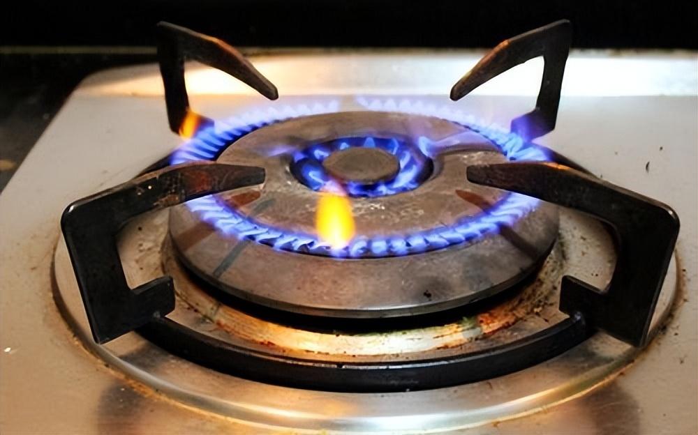 21年重庆两名女孩屋内睡觉,半夜却呼吸困难,室友开门发现已去世