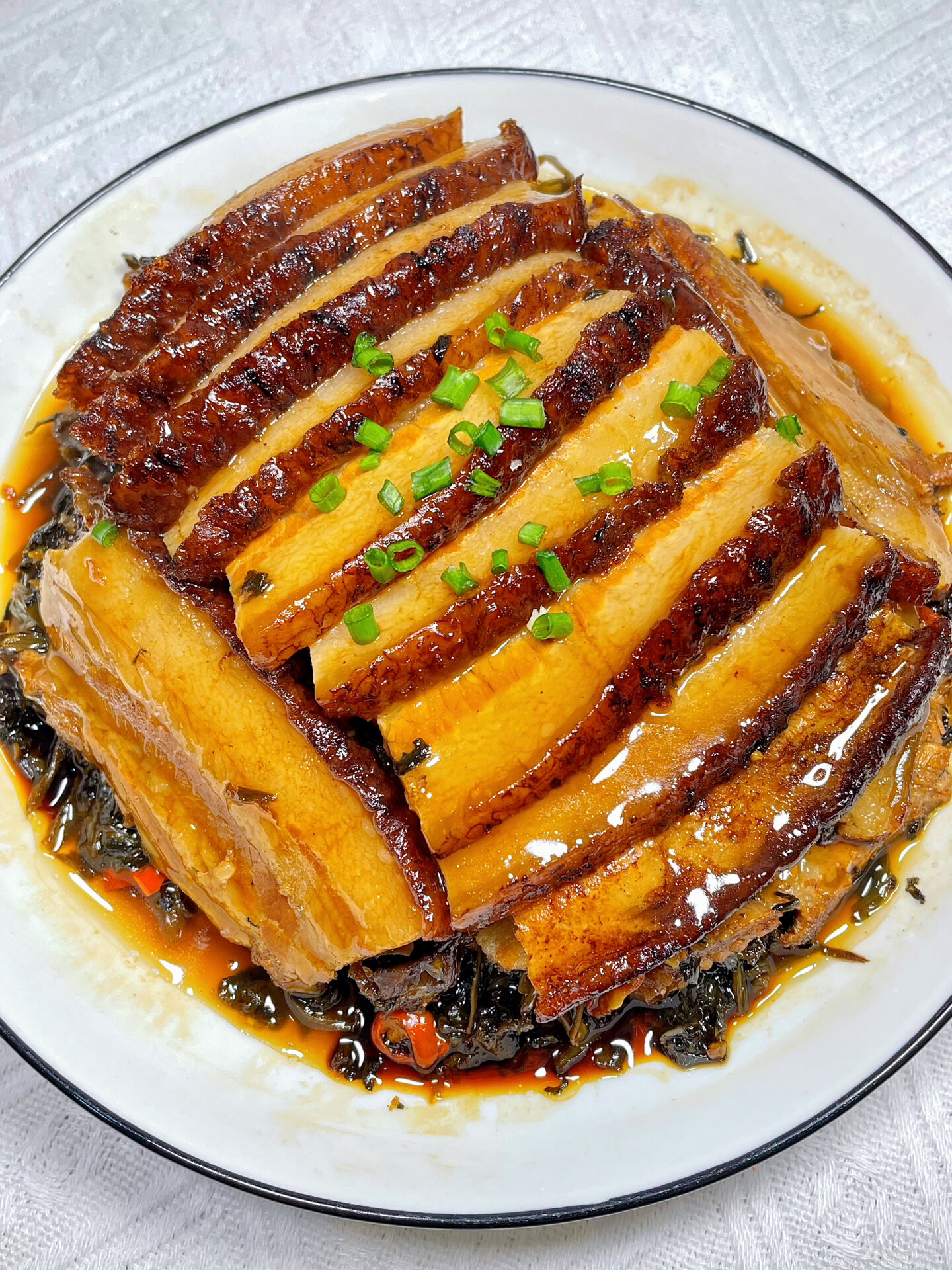 我查阅了很多菜谱,观看了很多教学视频,终于掌握了制作的要领.