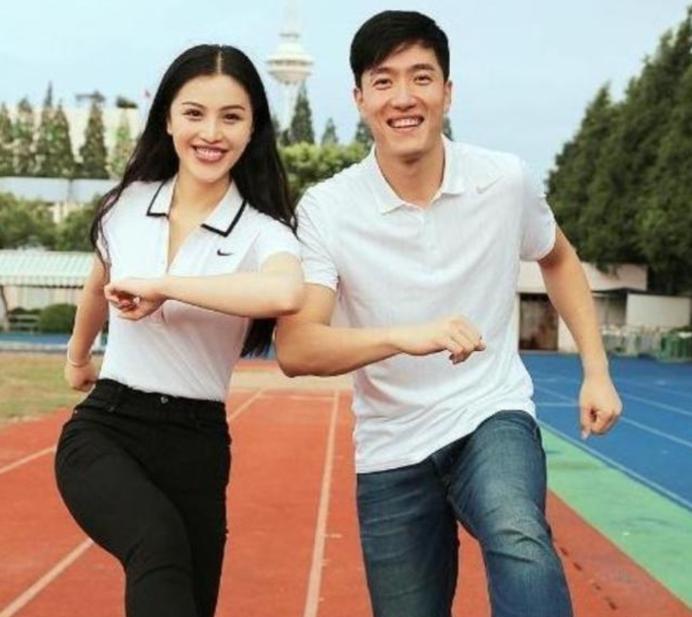 后来人们才知道,吴莎原来是刘翔的初恋,有报道称:两人当初分手,就是