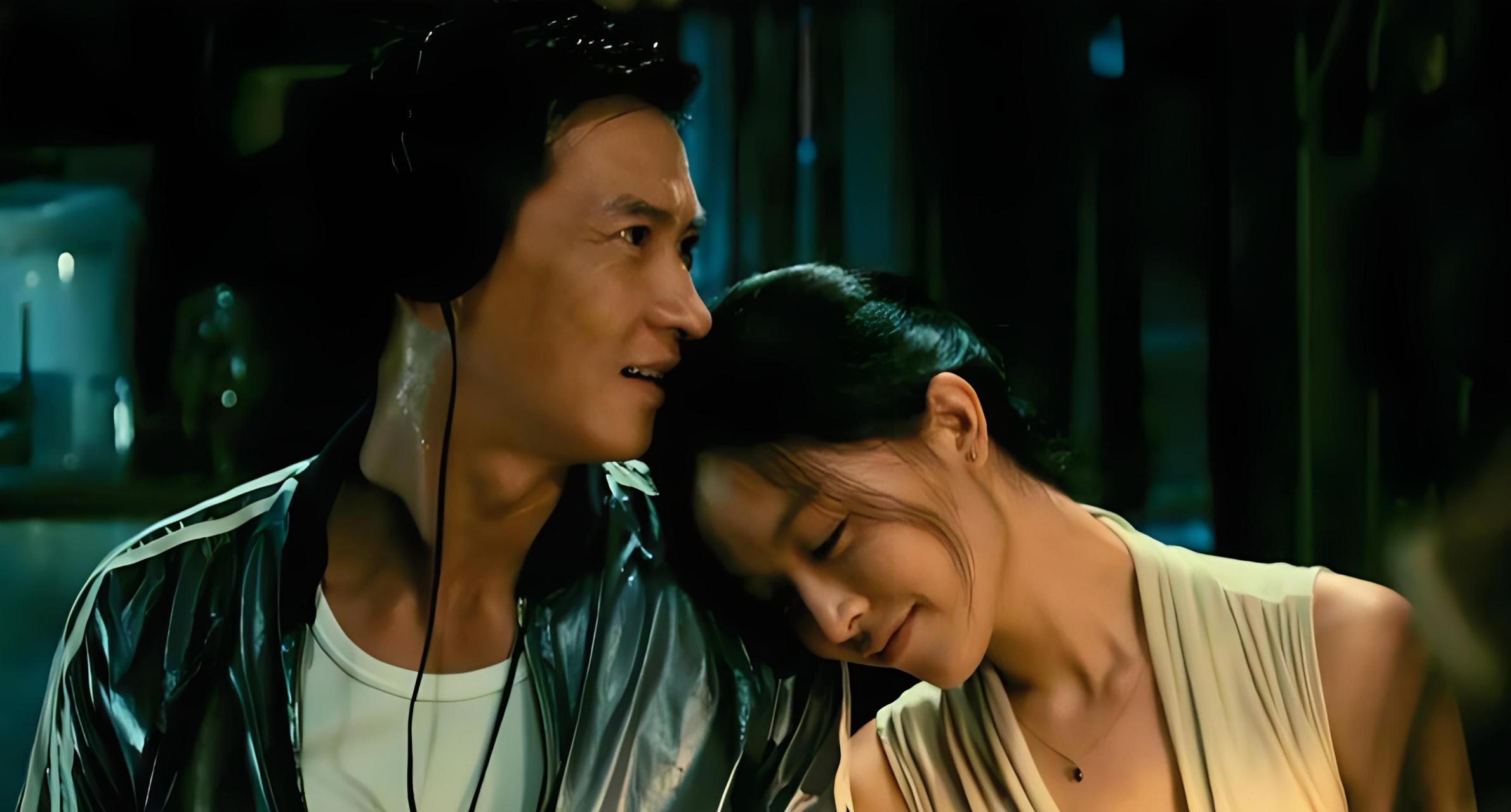 《大追捕》是一部由周显扬执导,杜致朗巧妙编织的剧本,以及任达华