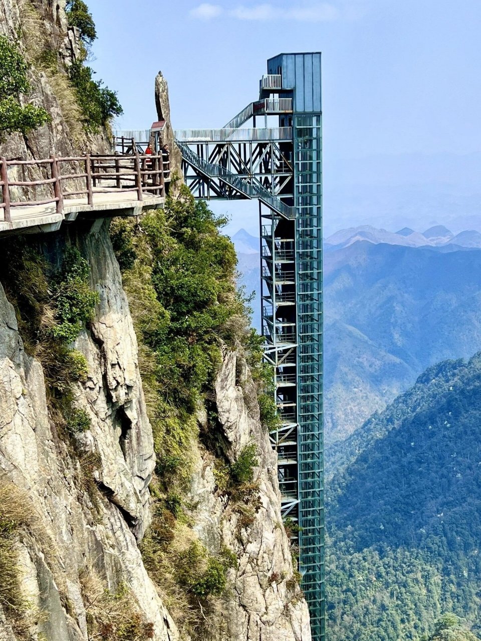 跟风最成功的一次在郴州  今天我要和大家分享我在郴州莽山五指峰景区