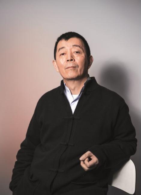 2009年,顾长卫被卓伟拍到和一名年轻女子"车震",蒋雯丽默不作声,大家