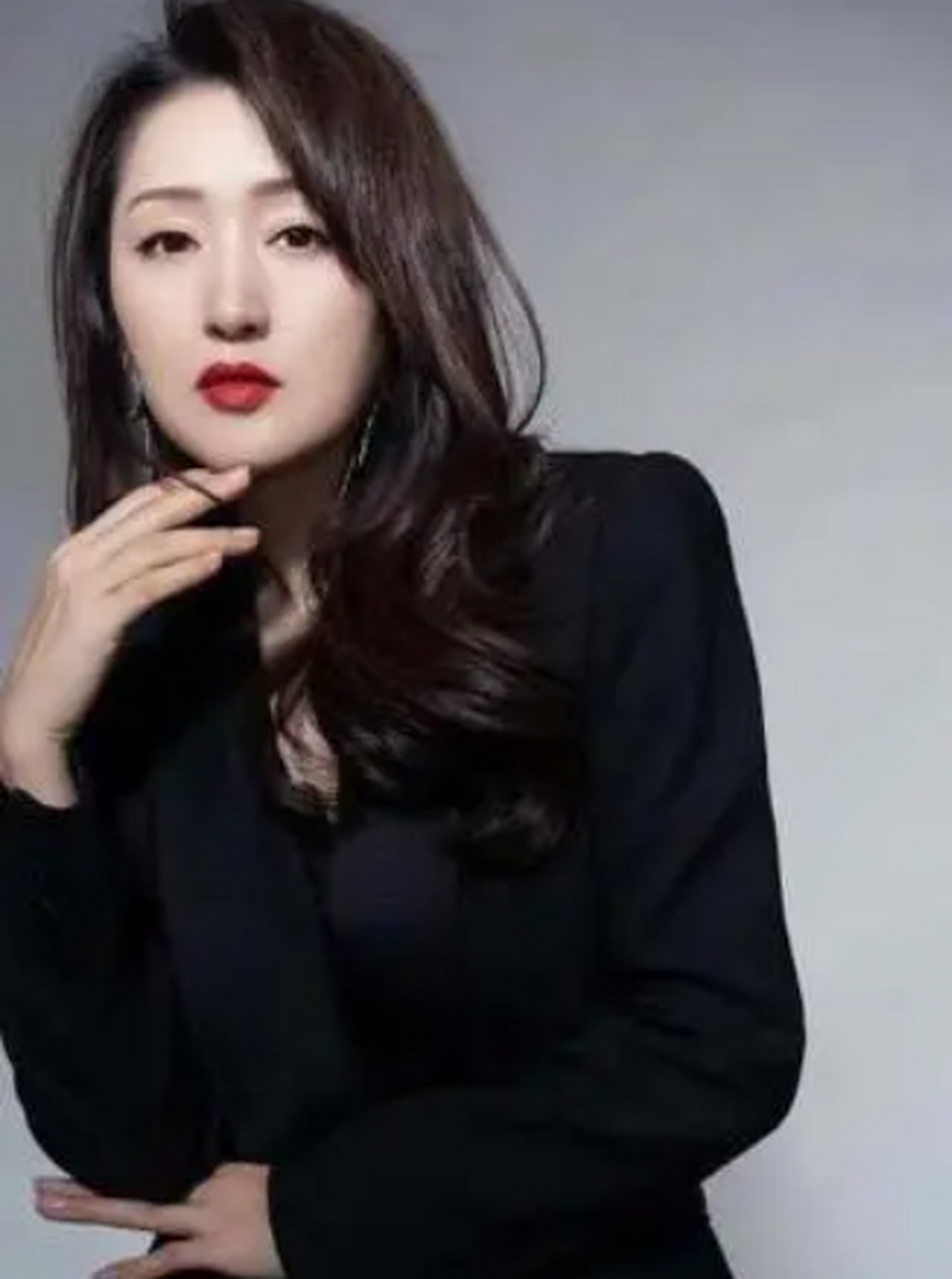 杨钰莹与鲍国安之子喜结连理,她的爱情和事业都呈现出丰盛的成果!
