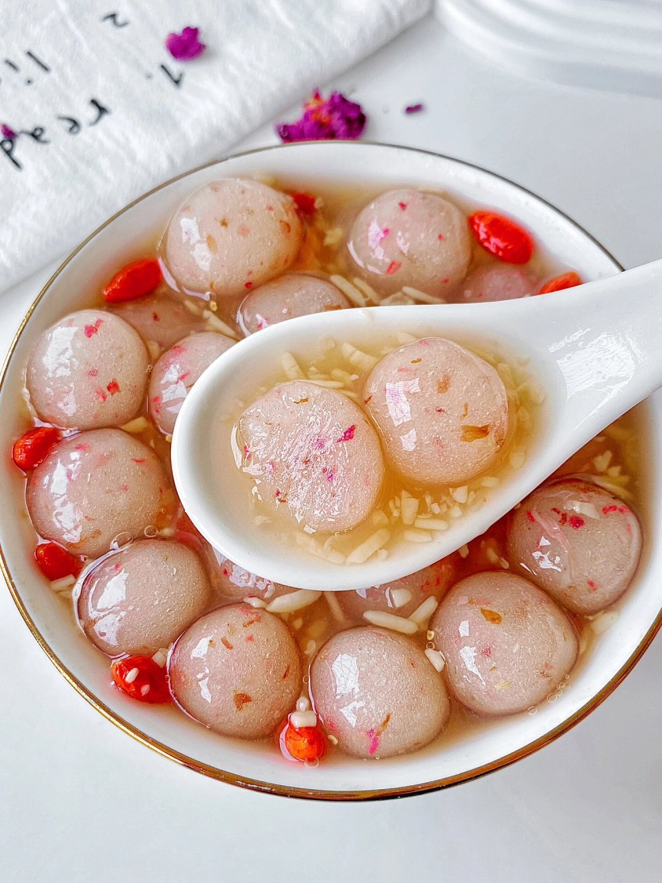 94跟大家分享一款我在姨妈期的最爱——酒酿玫瑰啵啵!