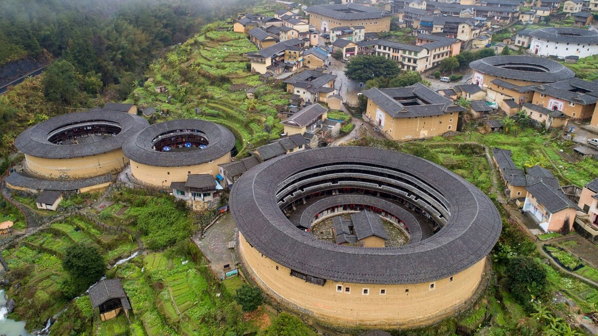 中国最下饭的建筑,形似"四菜一汤"的南靖土楼.