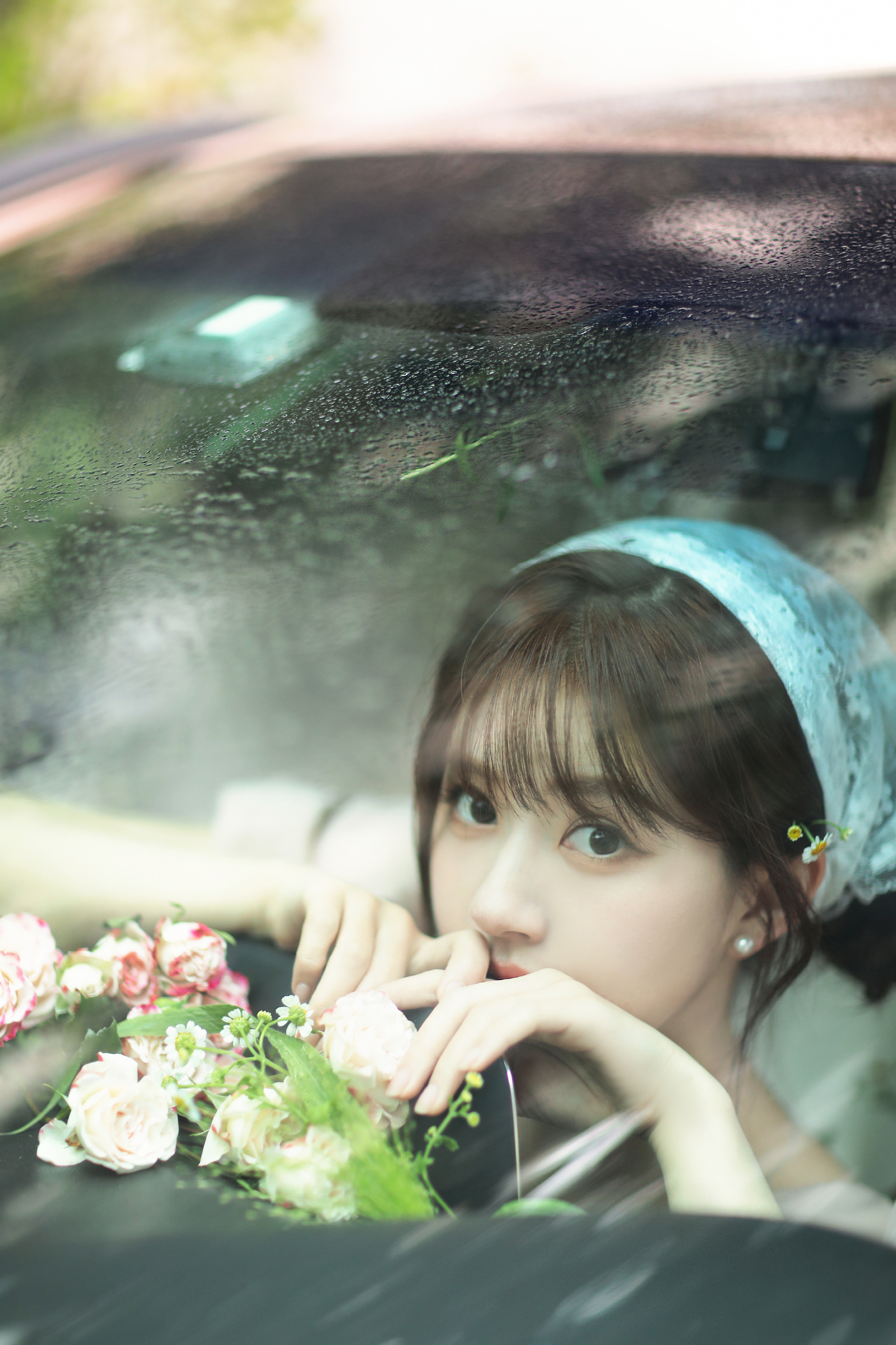 赵露思森系少女写真,浅色棉布裙,蕾丝头巾,青春气息扑面而来