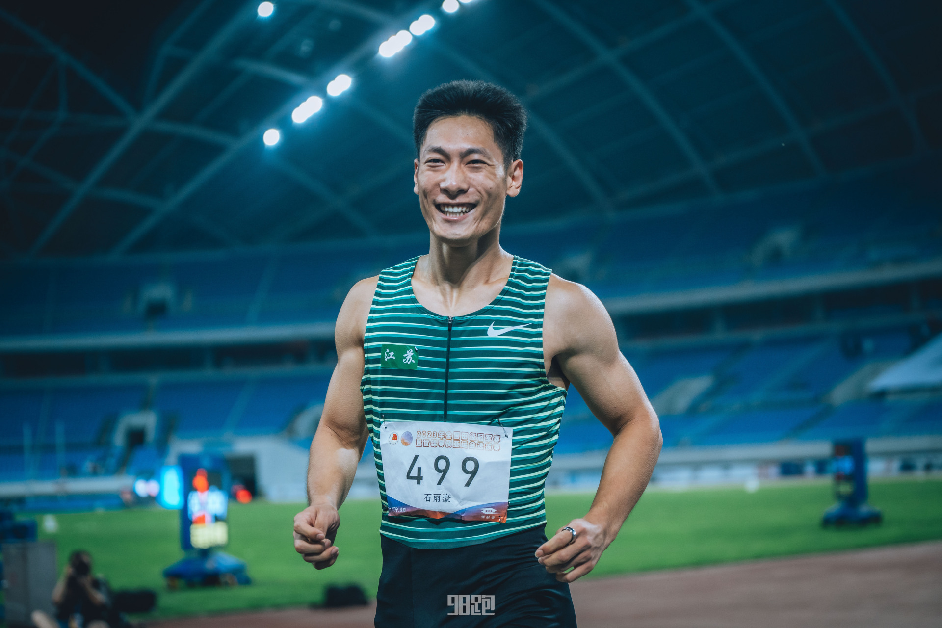 60米紧逼苏神,跳远直逼王嘉男,田径赛场惊现"双栖"明星