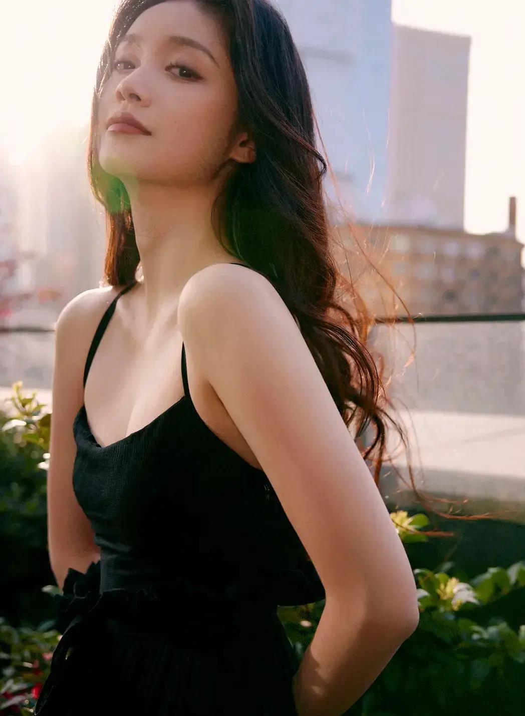 孙伊涵凹凸有致!性感十足!写真看得让人想入非非,这谁顶得住呀