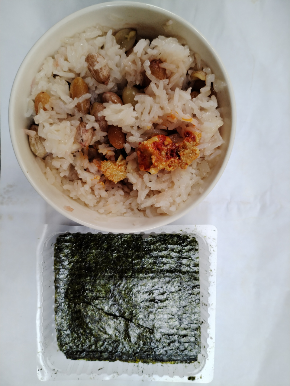 寿司新吃法:海苔里面包米饭(糯米粘米) 豆腐乳 葡