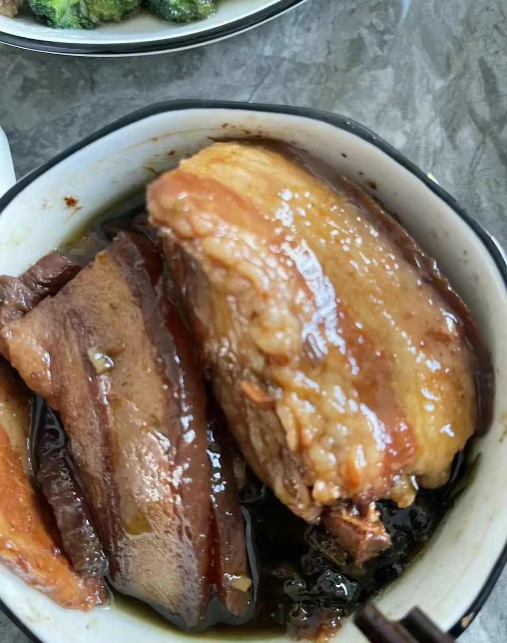 看着肉挺好的呀,打算中午加餐了,看到新闻说是淋巴肉,乍农村人也不懂