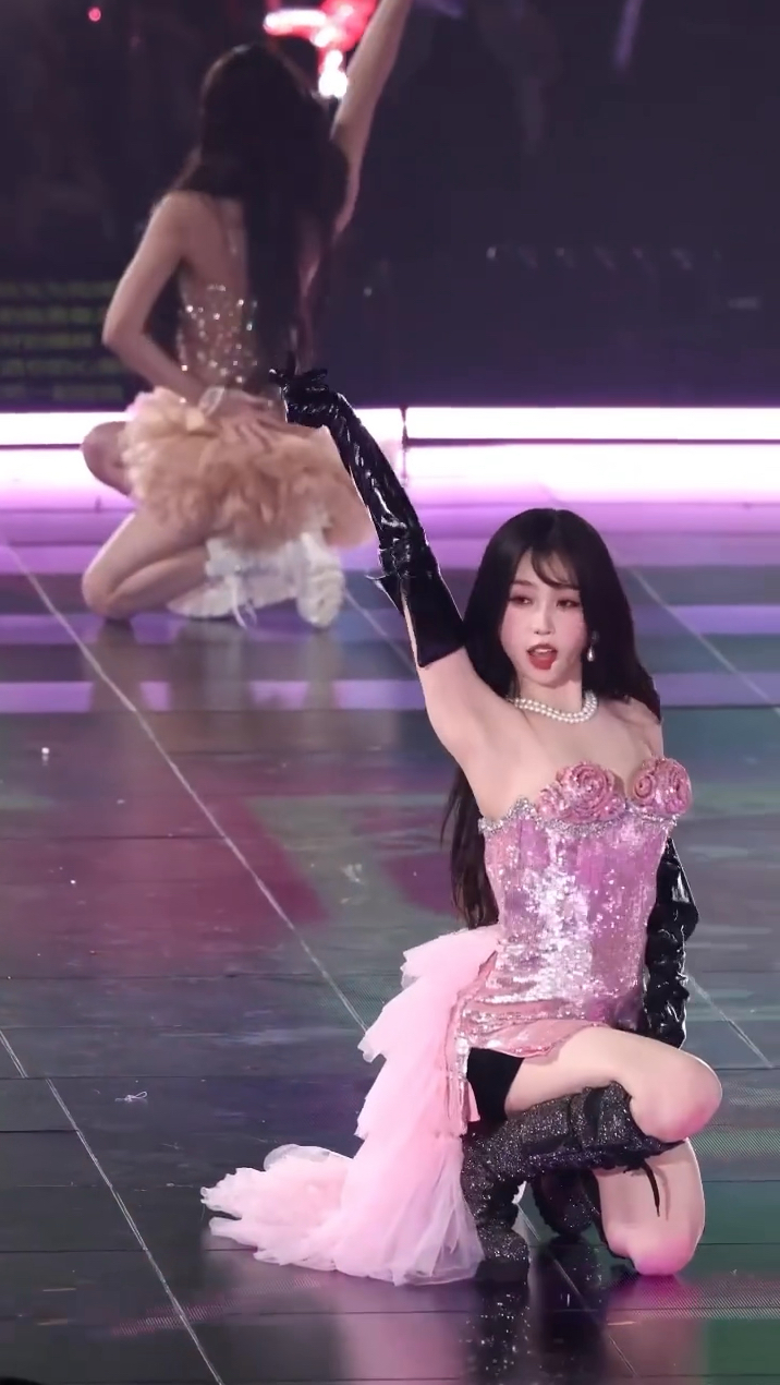 虞书欣跳舞可爱又漂亮