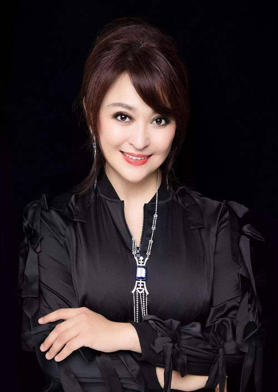 花容月貌,身材丰腴的微胖女神王璐瑶