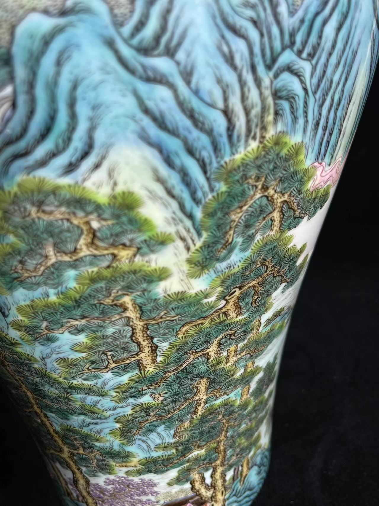 清雍正五彩山水梅瓶