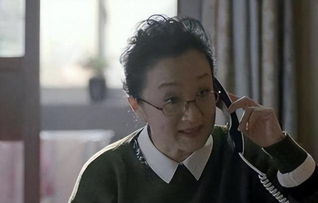回顾杨昆:别墅被拍卖,退休金2500,59岁无儿无女为夫