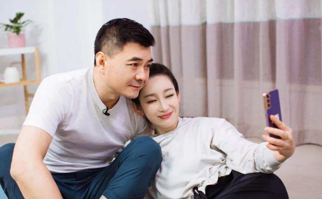 回顾秦海璐36岁嫁离异王新军让44岁的他当爹幸福背后有心酸