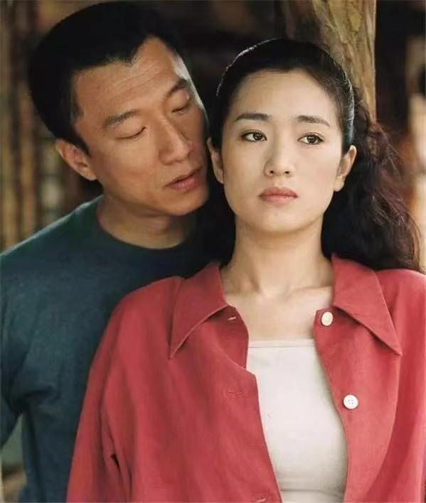 回顾巩俐和张艺谋在一起八年无缘婚姻与大17岁的法国音乐家相爱