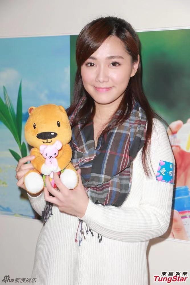 那么你一定认识他的弟弟汤镇业,可以说,汤洛雯不仅有个明星老爸,而且