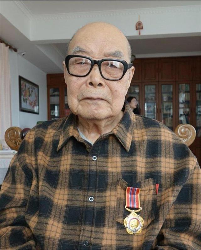 至今还健在的开国将帅只剩2位,最年轻的100岁,最年长的110岁