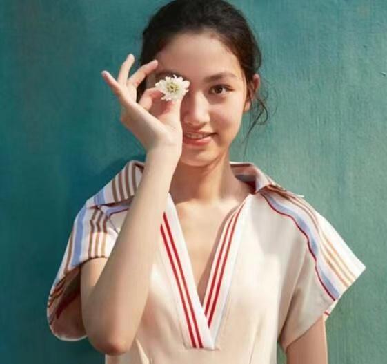 回顾明星女孩任达华女儿18岁名下三十套房黄磊女儿16岁当导演