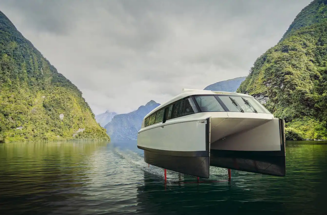 candela p-12电动水翼船将在最干净的湖上起飞