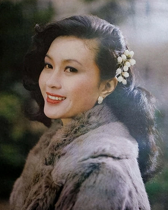 66岁方舒近照曝光,满脸苍凉认不出,失败的婚姻成为她一生的痛