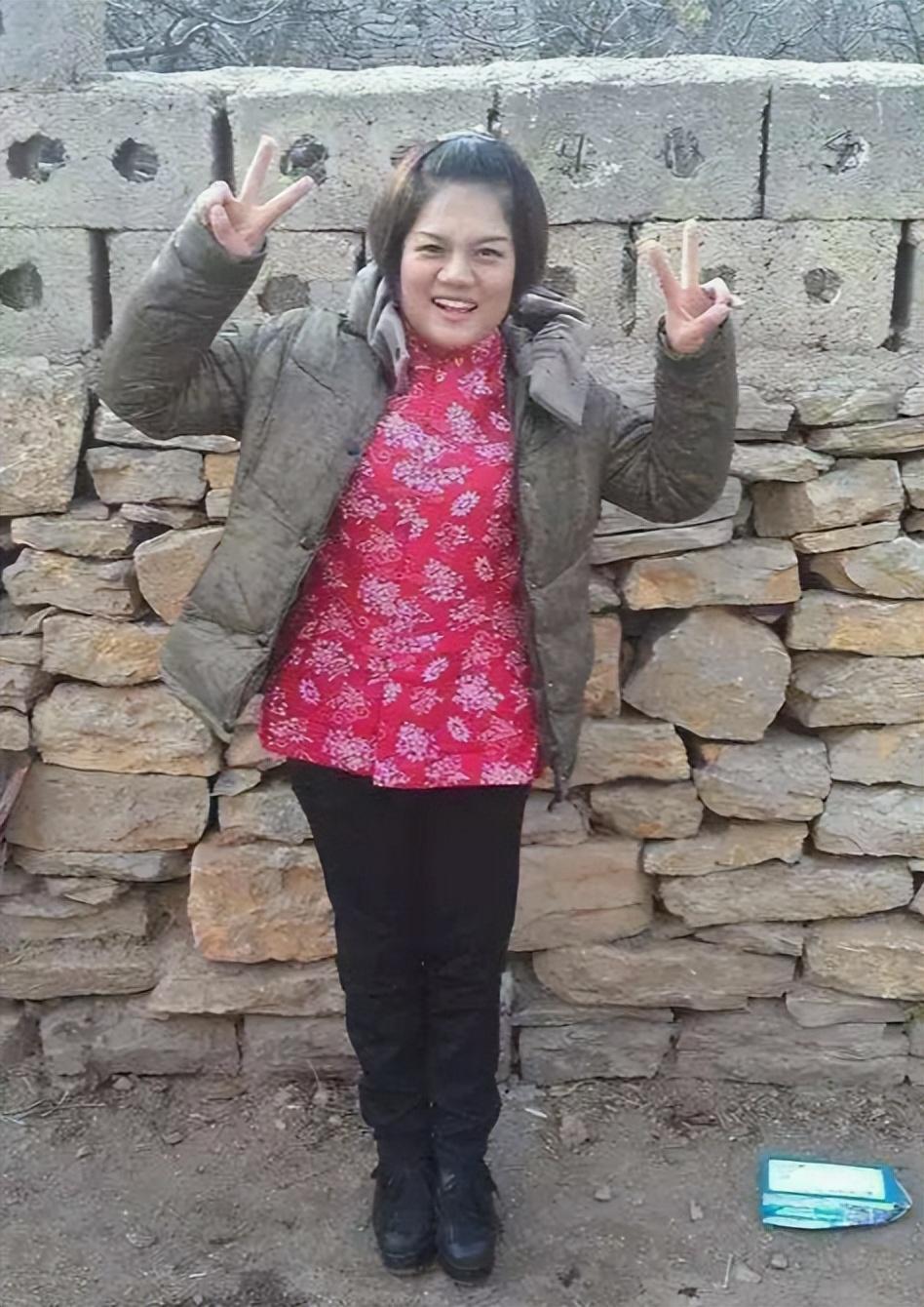 回顾山楂妹刚出生被抛弃养父母借债将她养大走红父母来认亲