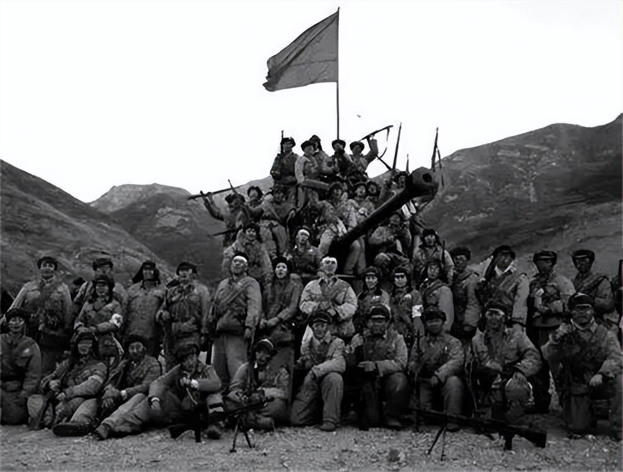 志愿军师长进入隧道休息忽然发现情况不对对面山坡有大片帐篷