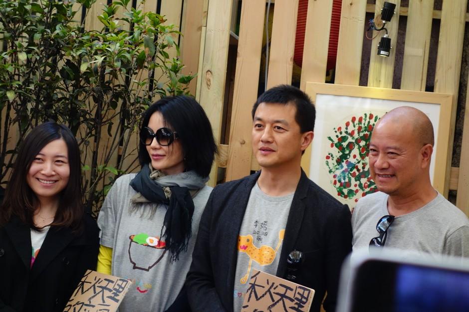 回顾李亚鹏女儿李嫣在父母离异阴影下长大现父亲再婚我心疼母亲