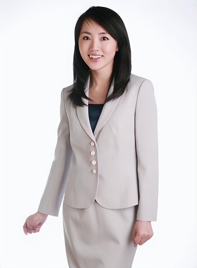 回顾杨丹与丈夫丁克15年后40岁高龄产子一家三口乐开怀