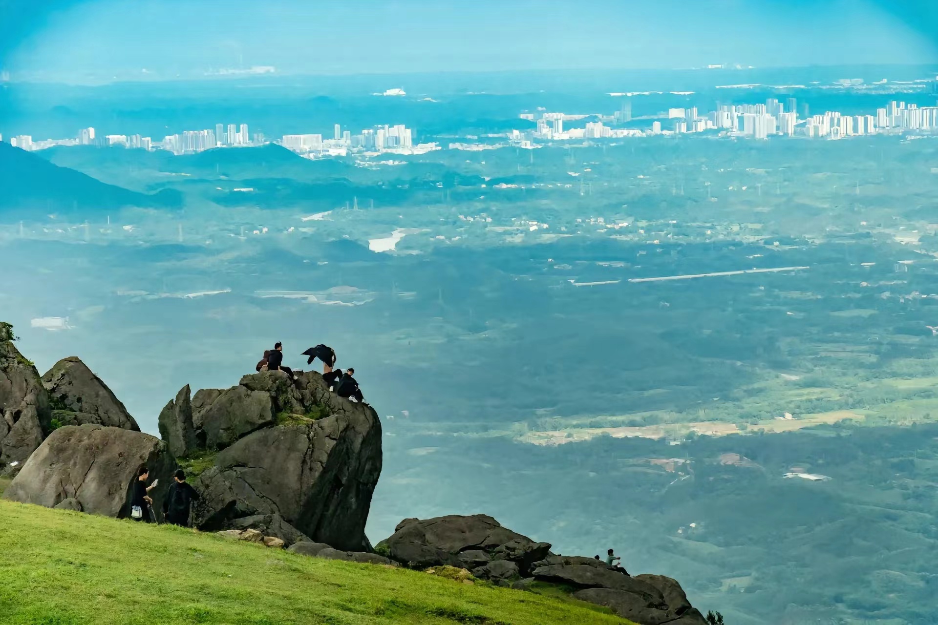 去不了武功山那就去望洲顶,光爬上去就让人豁然开朗,屏保级风景