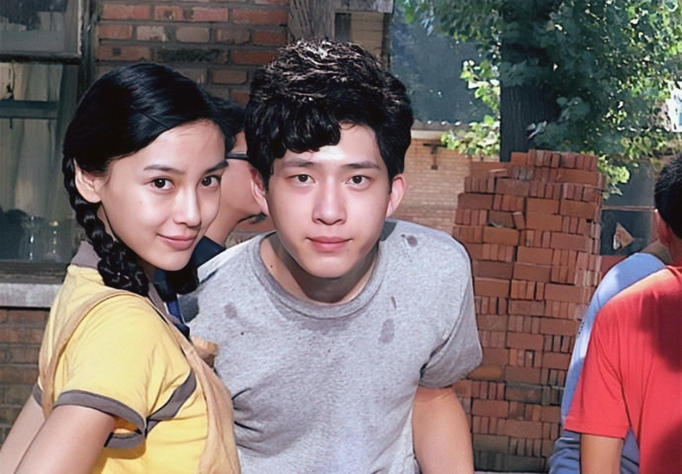 回顾井柏然出生28天被弃60岁奶奶捡废品将他养大走红父母认亲