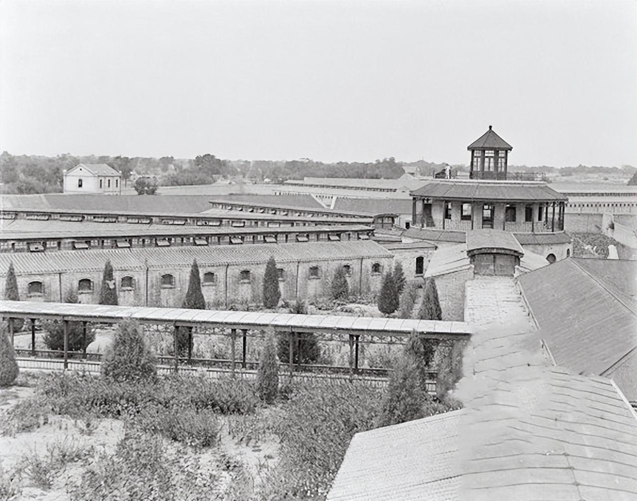 沈醉回忆被俘:华野伙食好,王耀武不给坑过自己的国军将领打肉
