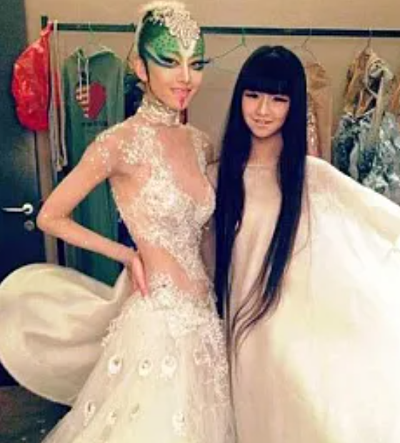 回顾杨丽萍与富商刘淳晴结婚7年无儿无女离婚后她怎样了