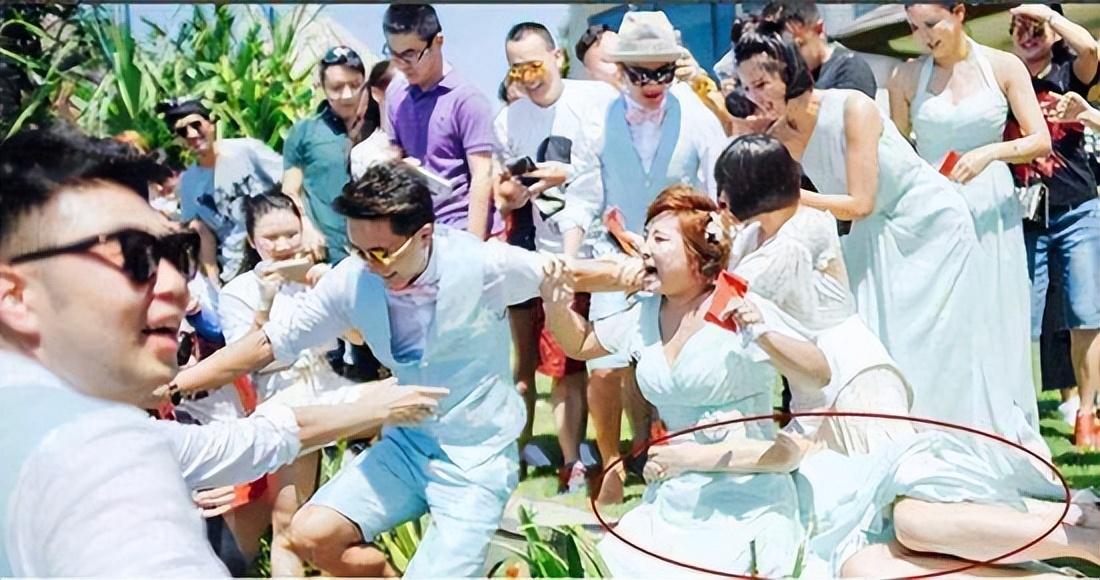 回顾柳岩为救母亲进入娱乐圈性感博出位的背后是难以言喻的辛酸