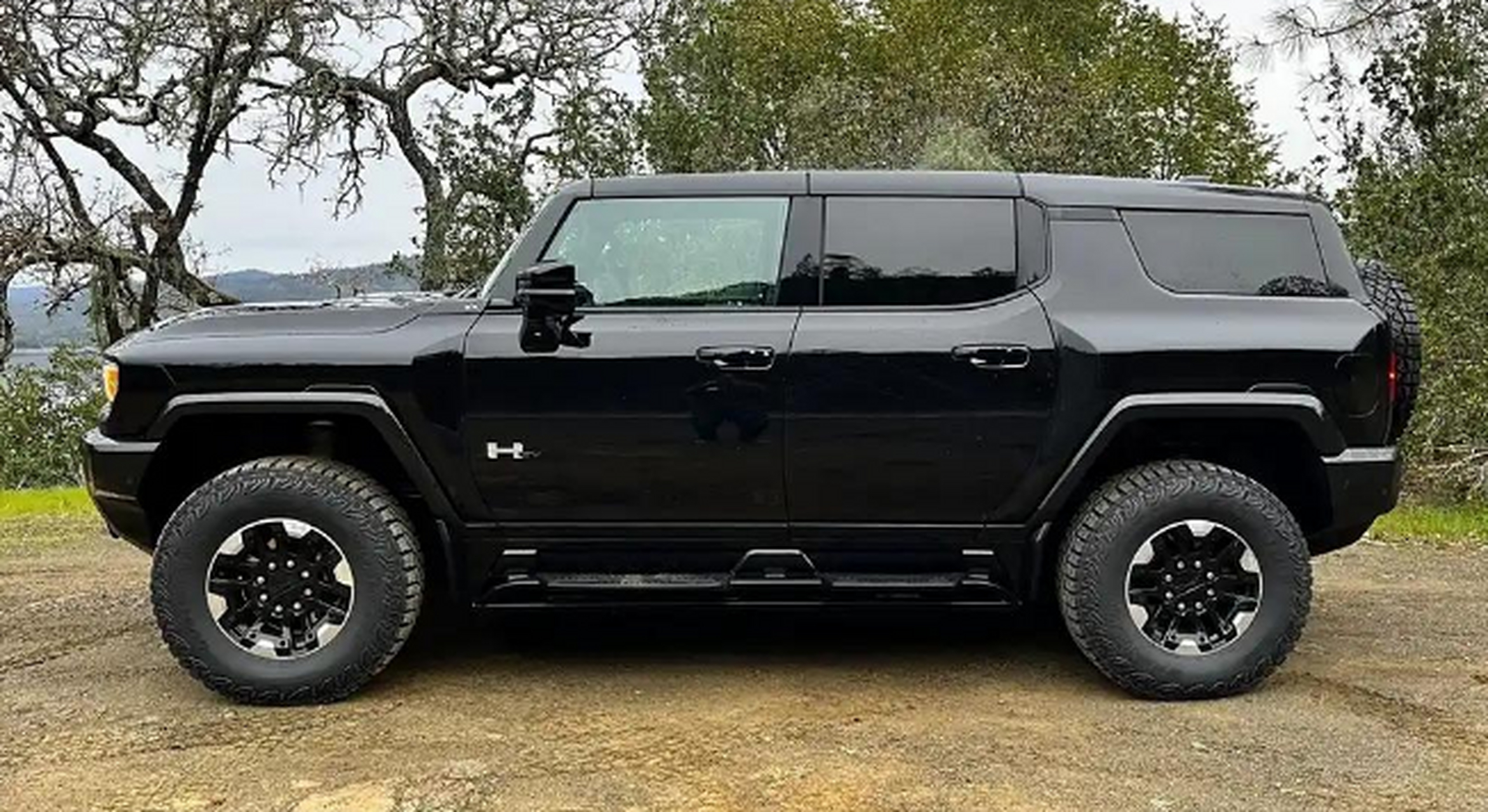 悍马ev电动suv,融合经典元素与科技创新,展现霸气外观与卓越性能.