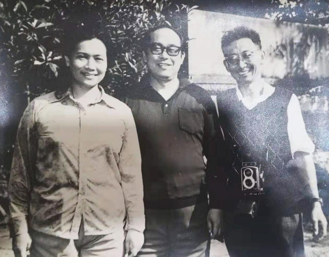 回顾朱逢博丈夫去世14年独自守着骨灰盒生活她的痴爱让人泪目