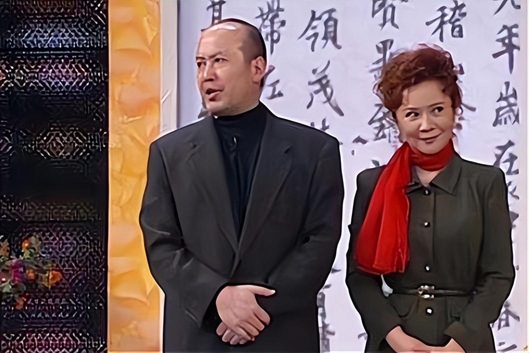 回顾蔡明从小品女王到被骂出春晚她到底哪一步做错了