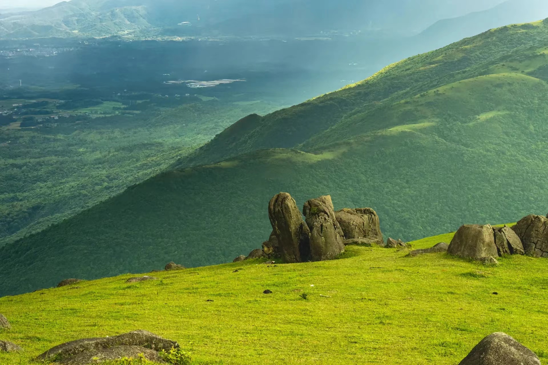 去不了武功山那就去望洲顶,光爬上去就让人豁然开朗,屏保级风景