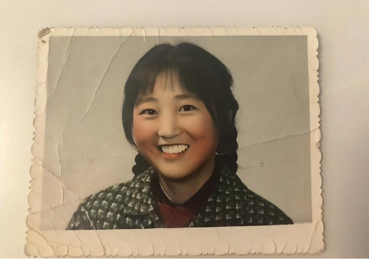 二人是自由恋爱,年轻时的贾文田能歌善舞,只要厂子一有活动,准有他的