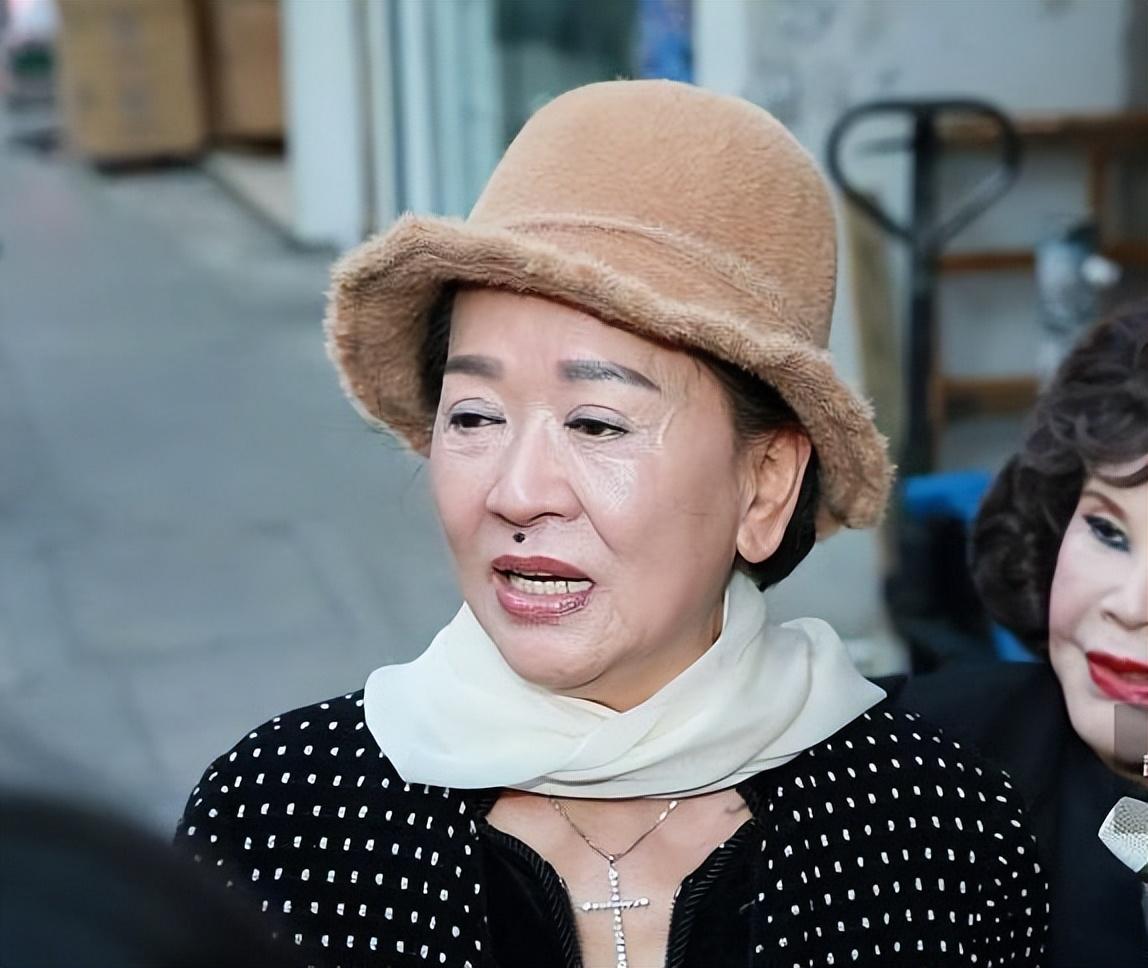 回顾洪金梅嫁豪门后42亿遗产只得1元儿女们的报复让她有口难言