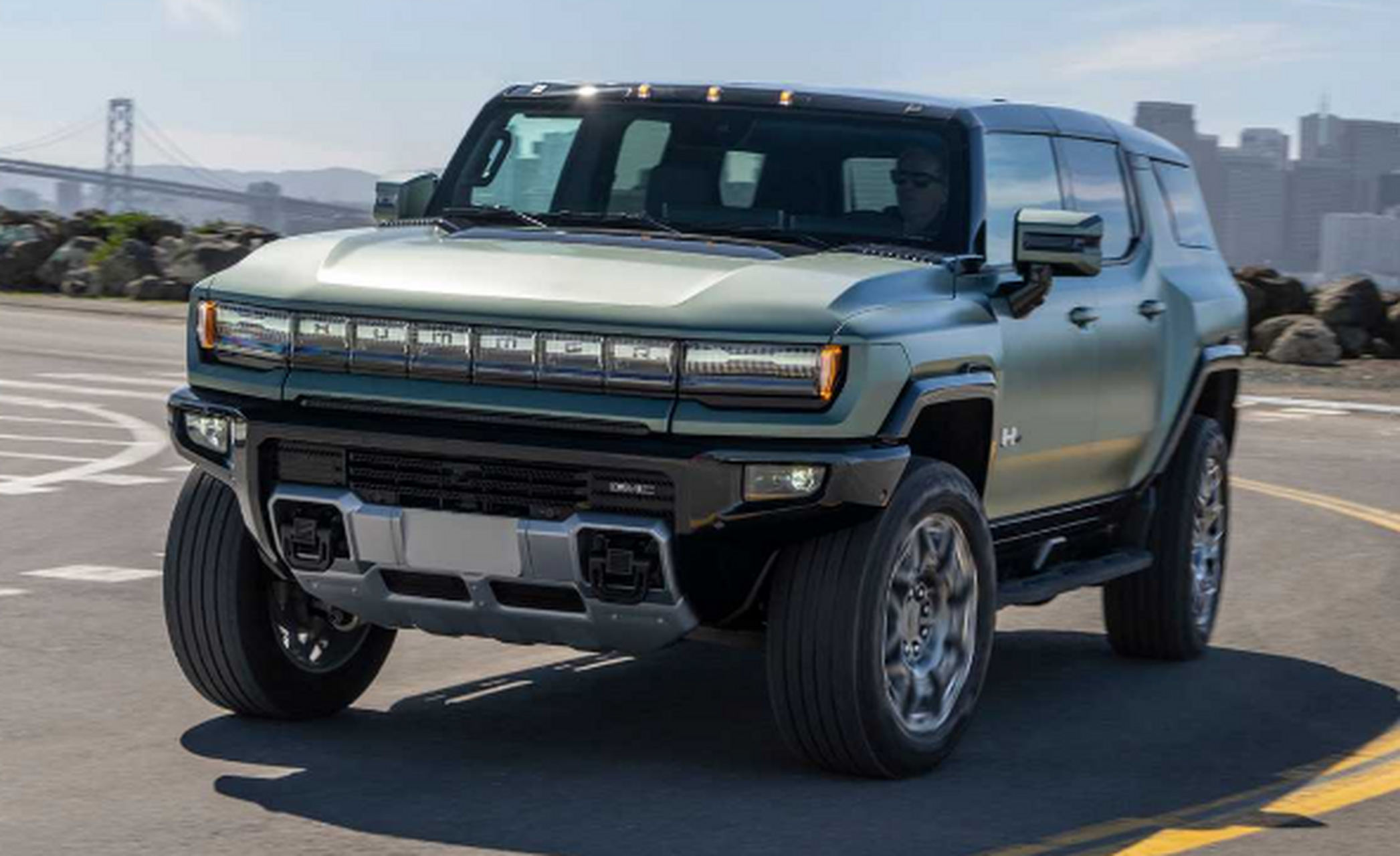 悍马ev电动suv,融合经典元素与科技创新,展现霸气外观与卓越性能.