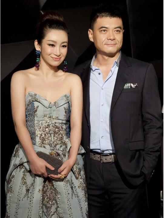 回顾王新军亲情有泪水对不起唐静此生不会辜负小7岁妻子秦海璐
