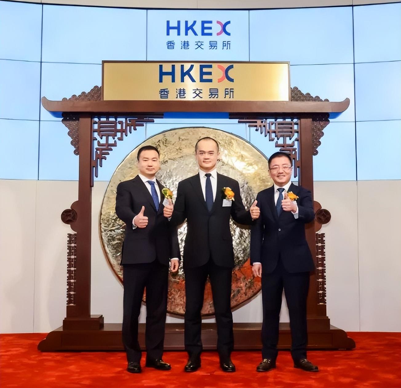 2007年,王兴又发邮件给王慧文,喊着要创业,但当时的王慧文还没玩够呢