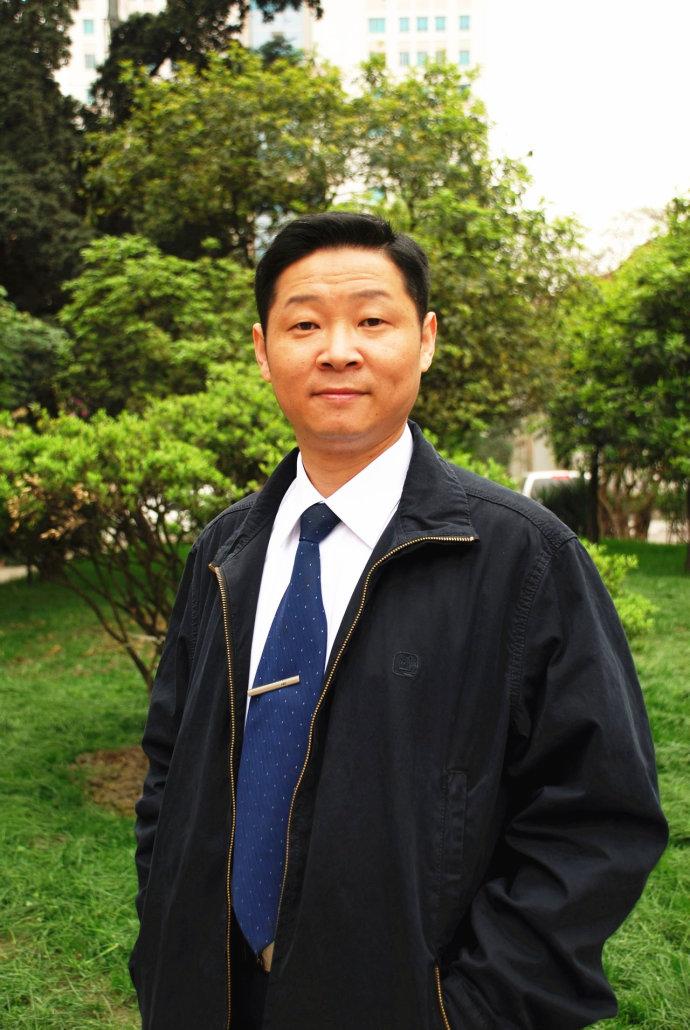 回顾胡敬嫁大16岁赵亮支持丈夫养鸡14年如今身价过亿