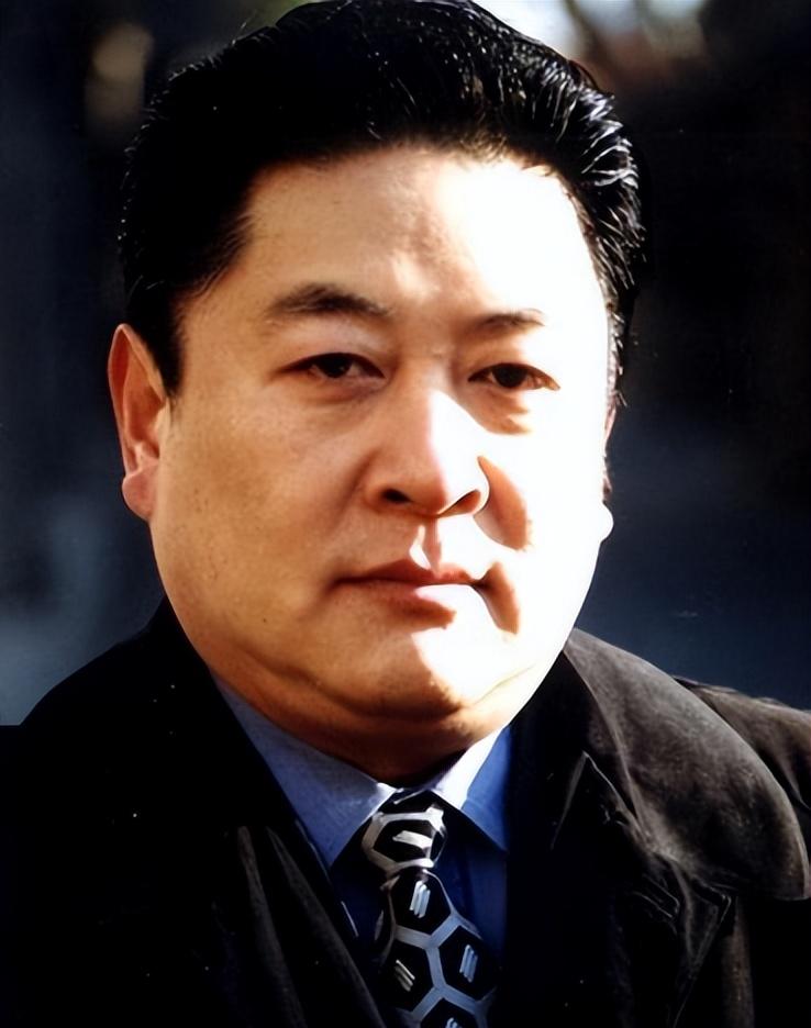 回顾主持人刘斌:初婚史兰芽,三次婚姻皆失败,63岁独自养三娃