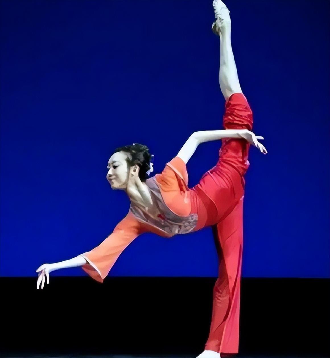 从小就开始学习才艺的她,继承了父母的理智也拥有了文艺人的感性细腻.