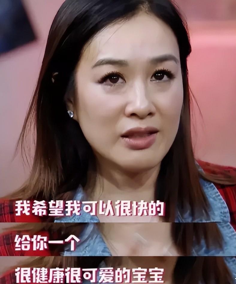 美女吸管喝茅台表情包图片