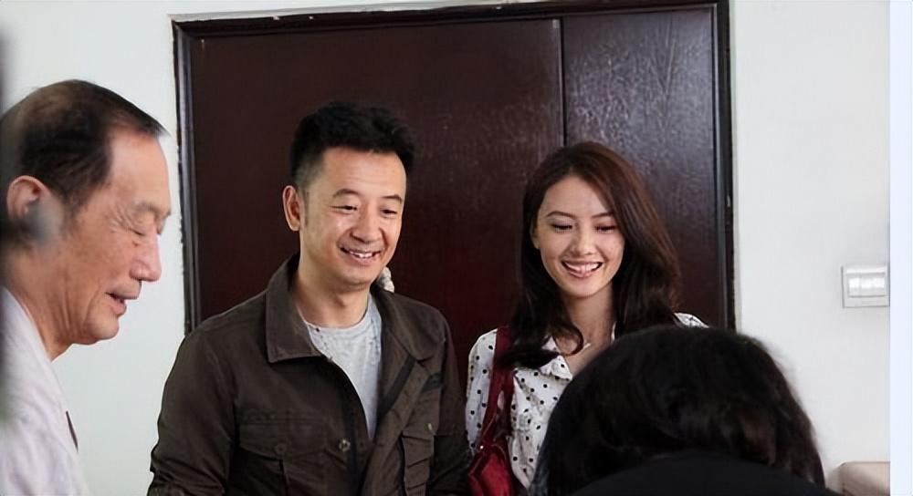 回顾曲栅栅嫁落魄黄海波中年靠演技翻红赚钱养夫9年不离不弃