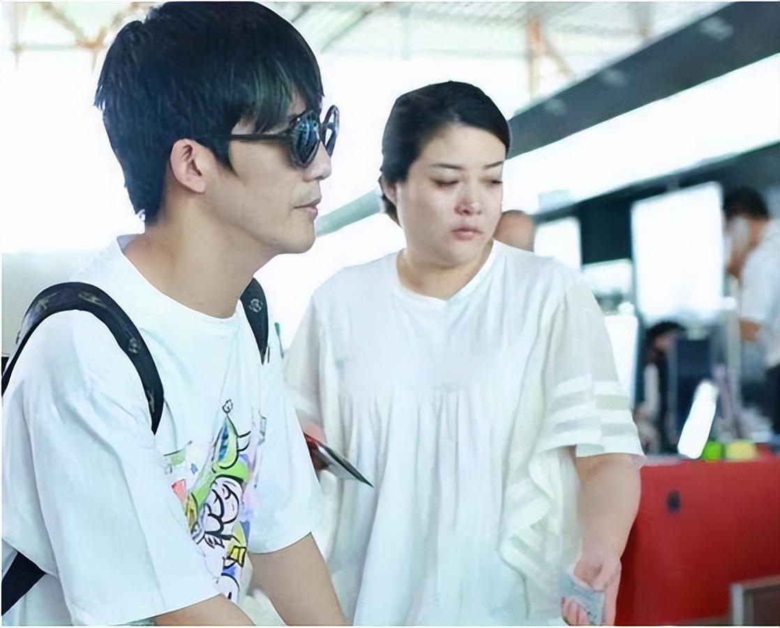 回顾人间清醒大张伟出道23年零绯闻拒绝黄小蕾求爱独宠胖老婆